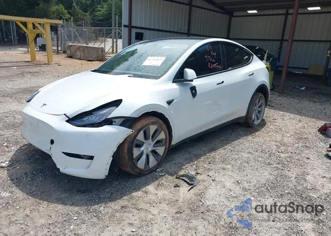 2023 Tesla Model Y Awd/Long Range Dual Motor All-Wheel Drive z USA, uszkodzony, nr VIN 7SAYGDEE8PA077608